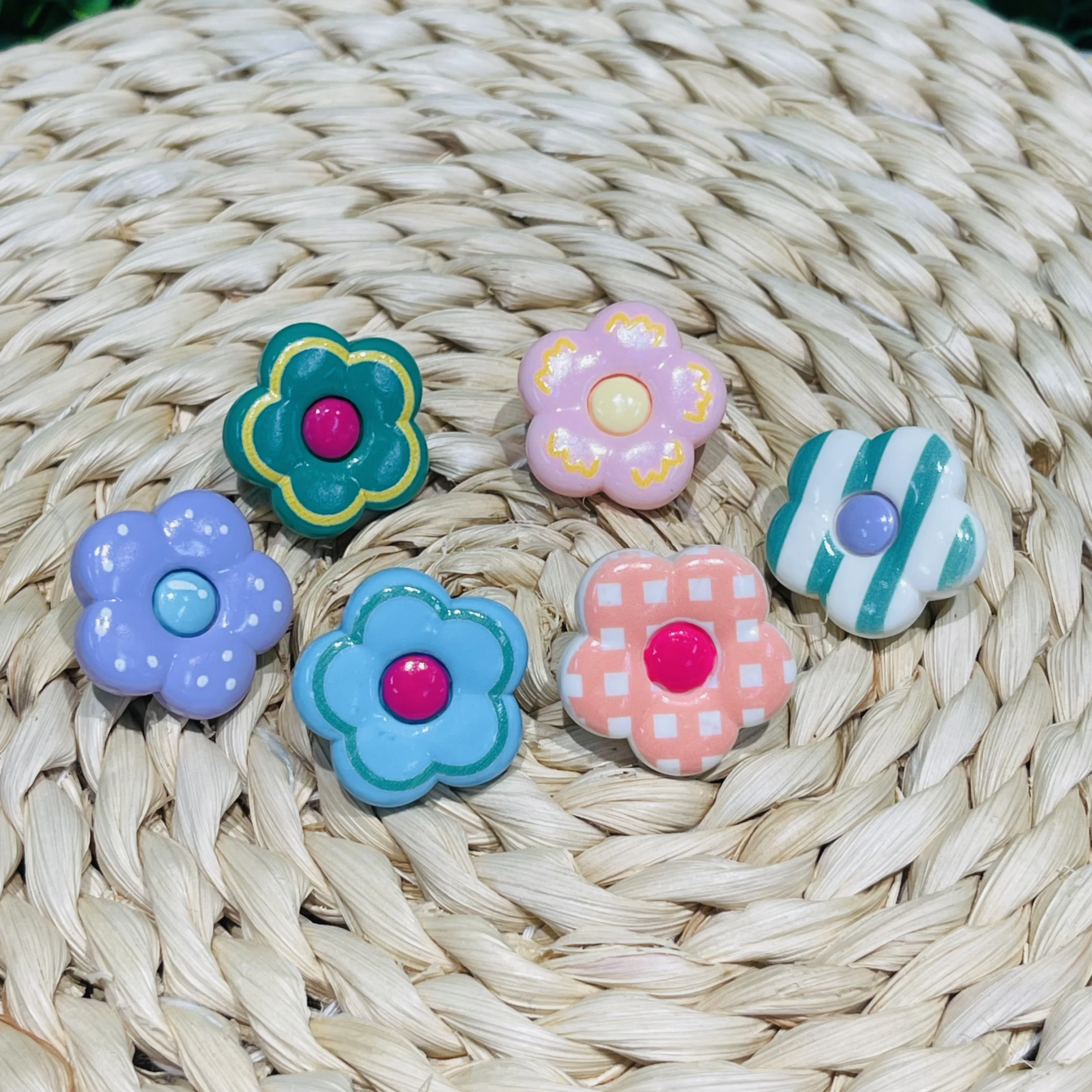 1-6PCS Cartoon Flower Resin Shoe Charms Fit Wristbands Garden Shoes Button Decorations Accessories Kid Unisex Party Xmas Gift