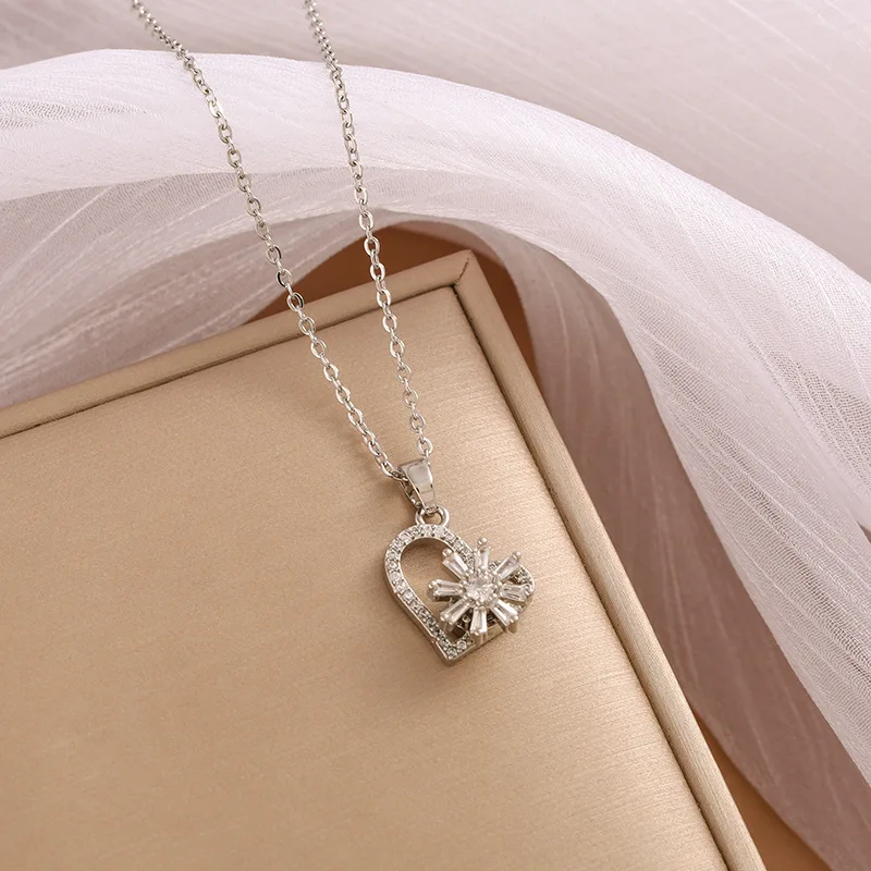 ニッチデザイン回転フラワーハート型ネックレス、女性用、本物の金メッキペンダント、鎖骨チェーン