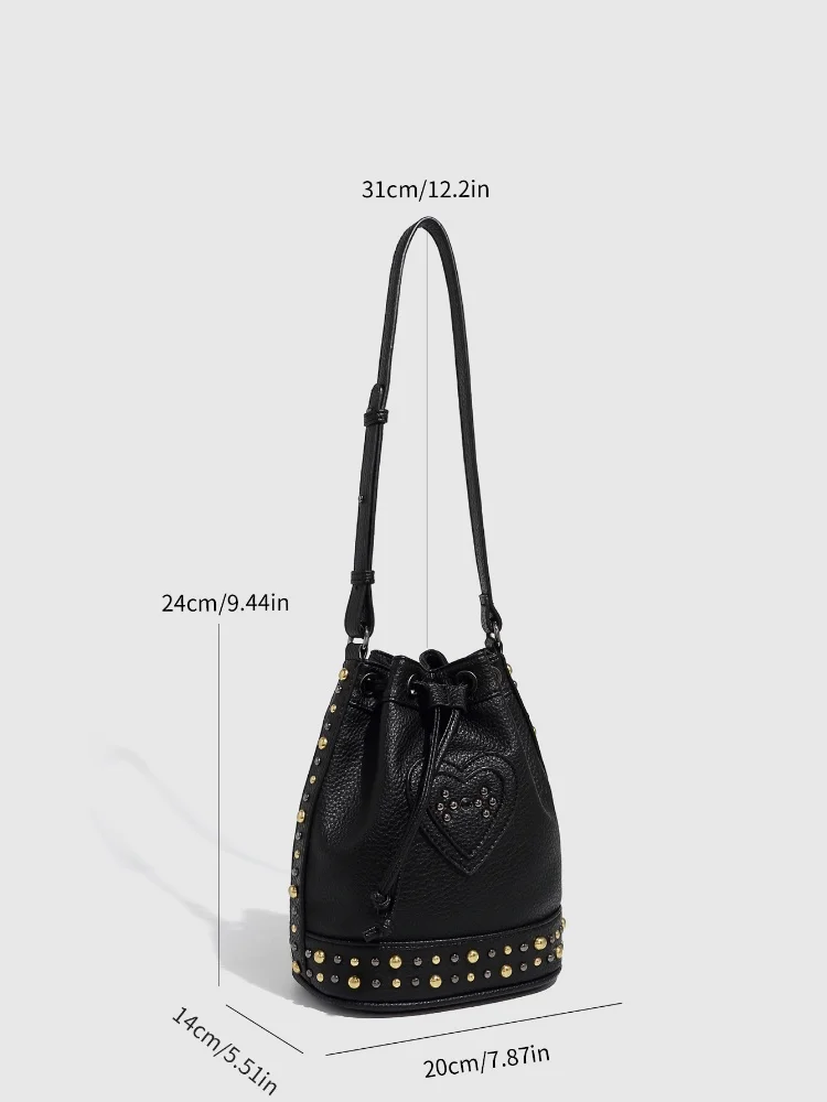 2025, neue Punk-Stil, schwarze Achseltasche für Damen, Retro-Nieten, PU-Leder, Schulter-Umhängetasche, herzförmige Kordelzug-Eimertasche