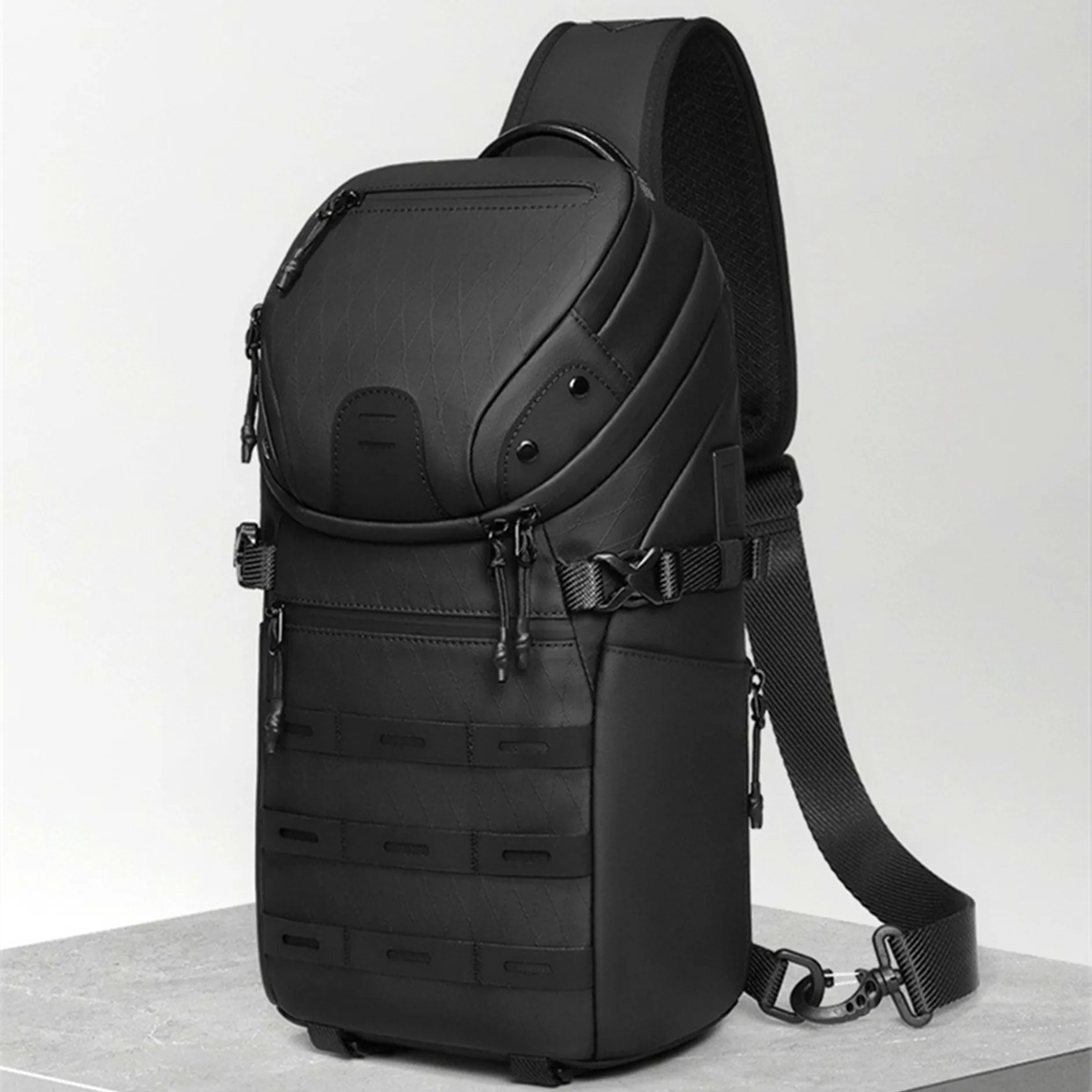 رجل الموضة مقاوم للماء حقيبة ظهر تحمل على الكتف الرياضة في الهواء الطلق السفر Crossbody حقيبة USB التكتيكية الصدر حزمة صندوق تخزين الكمبيوتر اللوحي