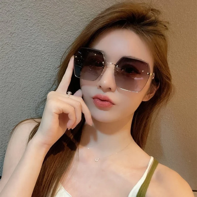 2023New GlassesinsGood-looking UV Protection Gradient Sunglasses Women Sun Protection Frameless Sun Glasses