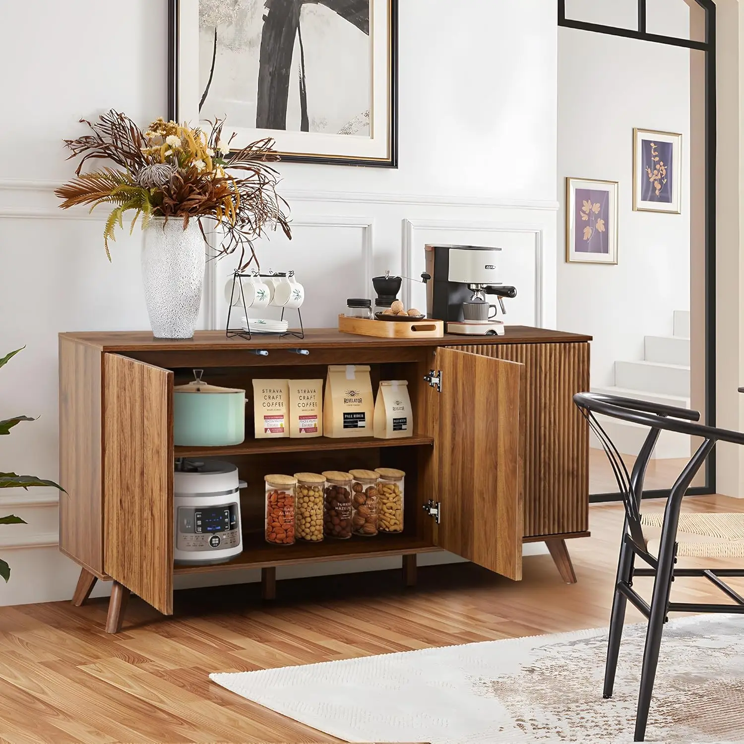خزانة بوفيه جانبية مخددة، Credenza خشبية بثلاثة أبواب للمطبخ، وتناول الطعام، وغرفة المعيشة (الجوز)