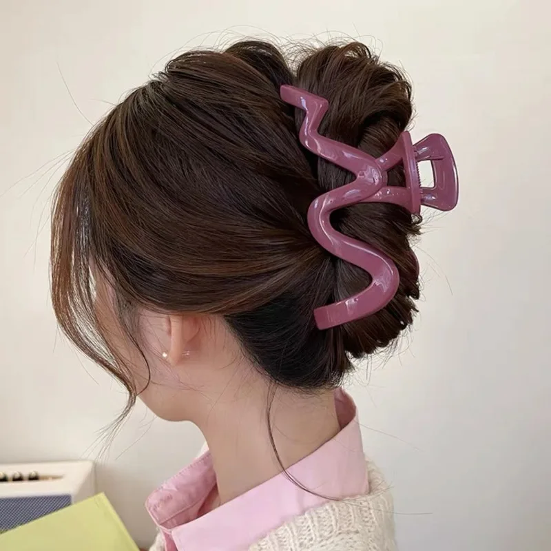 

4 Colors Wave Grab Clip Large Hair Clips for Women 2023 New Unique Fashion Shark Clip Girls Hair Accessories