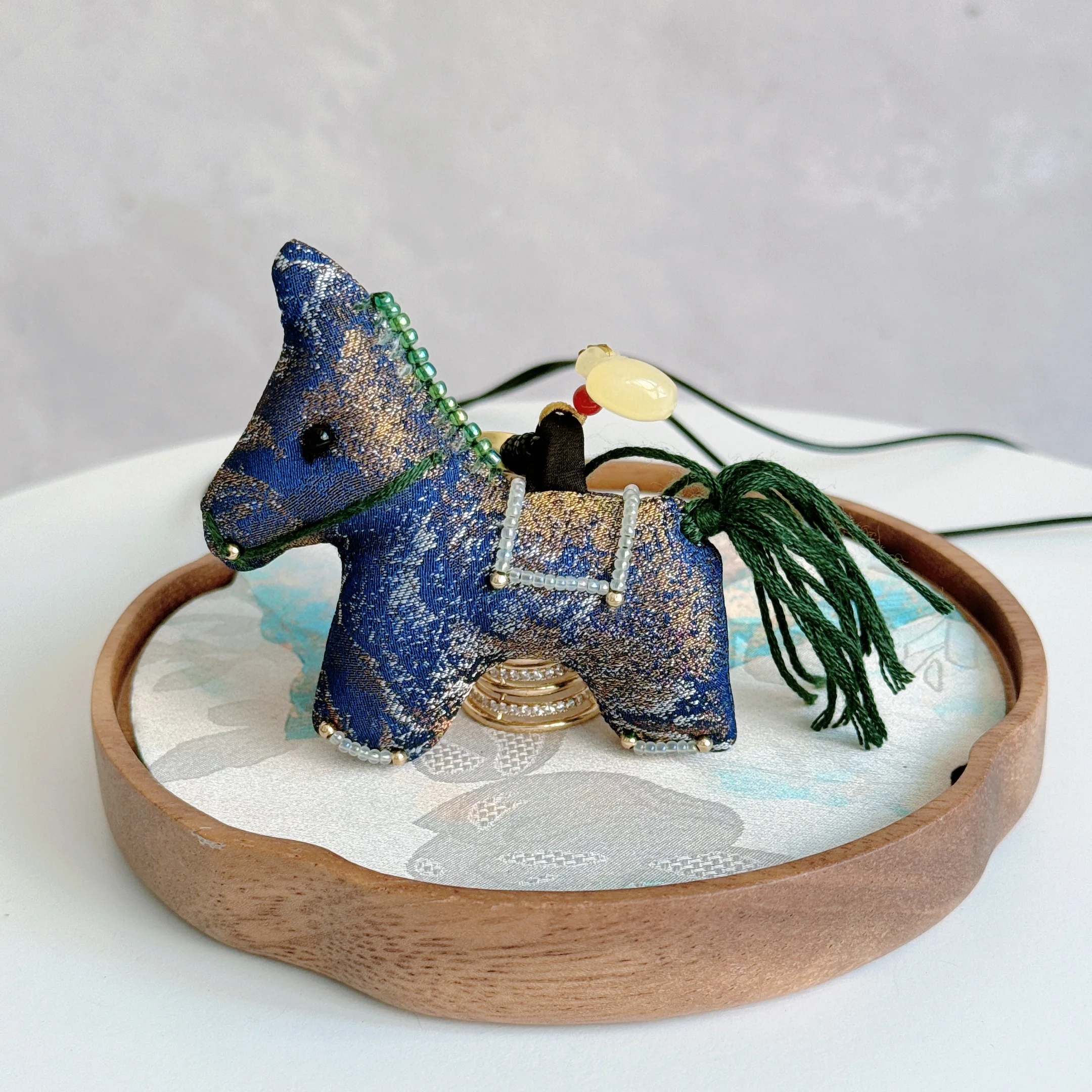 المهر قلادة الحرفية والإبداع الصينية التطريز النسيج أغنية الديباج قلادة رائعة زخارف الحصان على الملابس