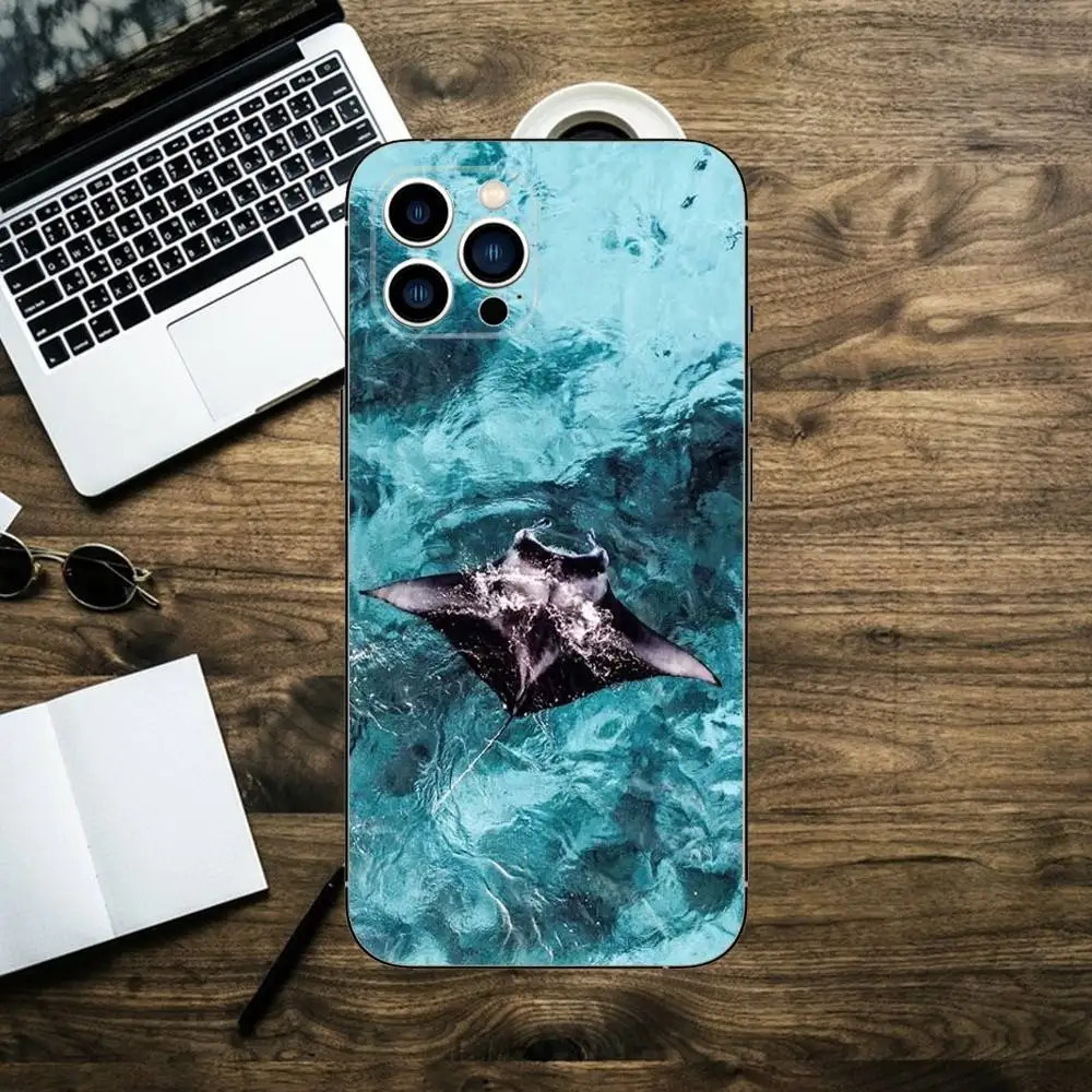 حافظة هاتف Animal Manta Ray لهاتف iPhone 16,15,14,13,12,11,XS,XR,X,8,7,Pro,Max,Plus,mini غطاء أسود من السيليكون