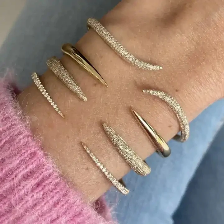 Pulsera de Color dorado con incrustaciones de circonia cúbica para mujer, joyería de moda, brazalete clásico, Simple, abierto, tamaño ajustado,