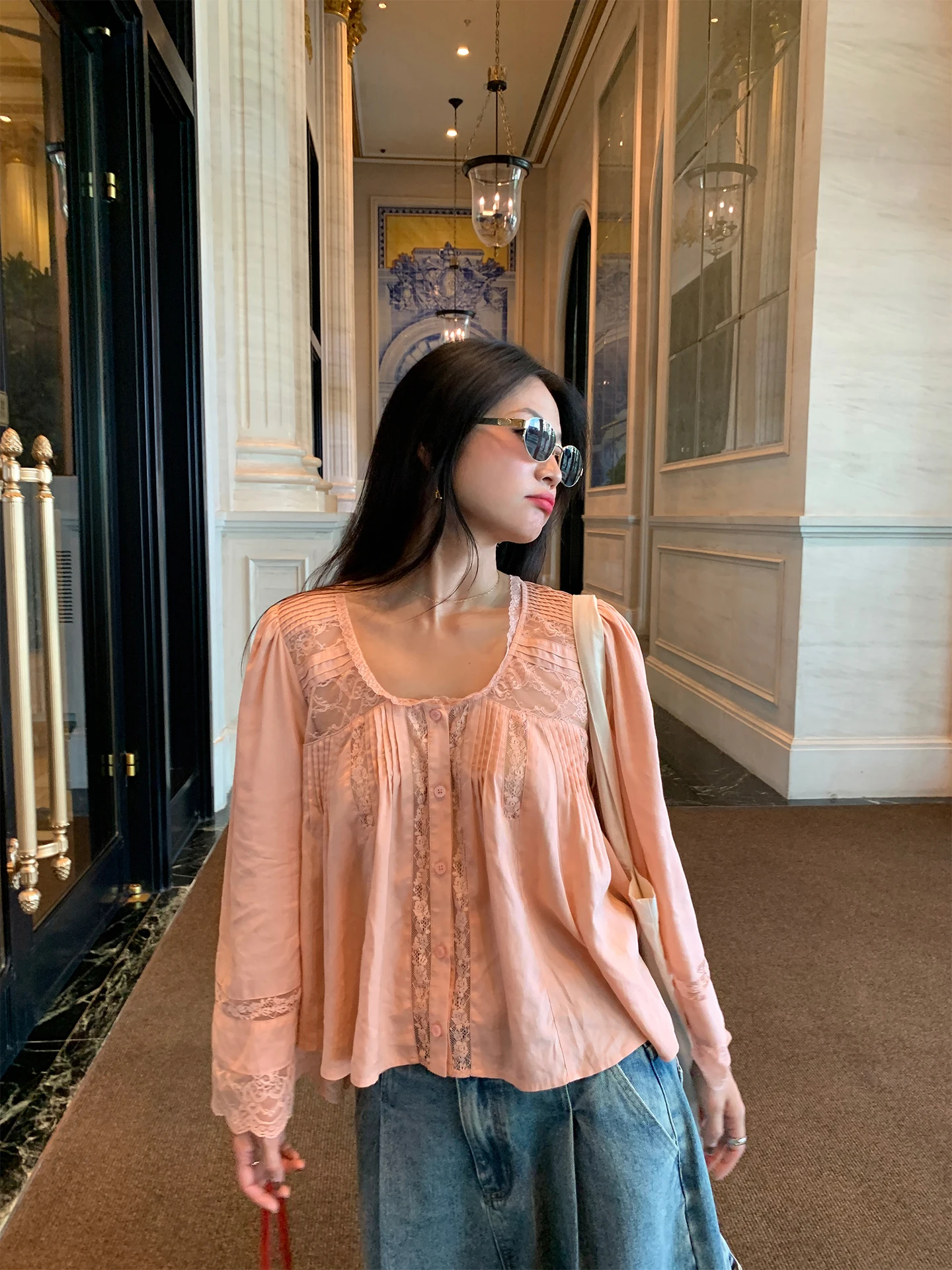 

Ele Lace Splice Long Sve irt Женский премиум-класса Sle Age-Defng Faionable Top Легкий свободный крой для путешествий Готовый