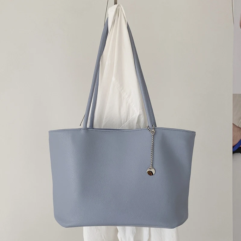 

Корейские повседневные сумки-тоуты для женщин, дизайнерские люксовые сумки и клатчи 2026 года, новые, из искусственной кожи, с металлической цепочкой, с верхней ручкой, среднего размера, на плечо/подмышку