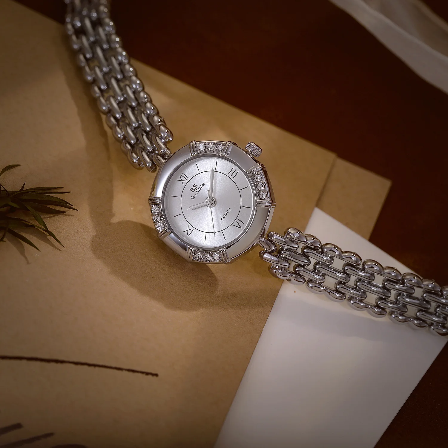 Light Luxury Retro Style Women's Watches Gold Roman Numeral Watch For Woman Octagonal Diamonds Dial Quartz Ladies Wristwatch