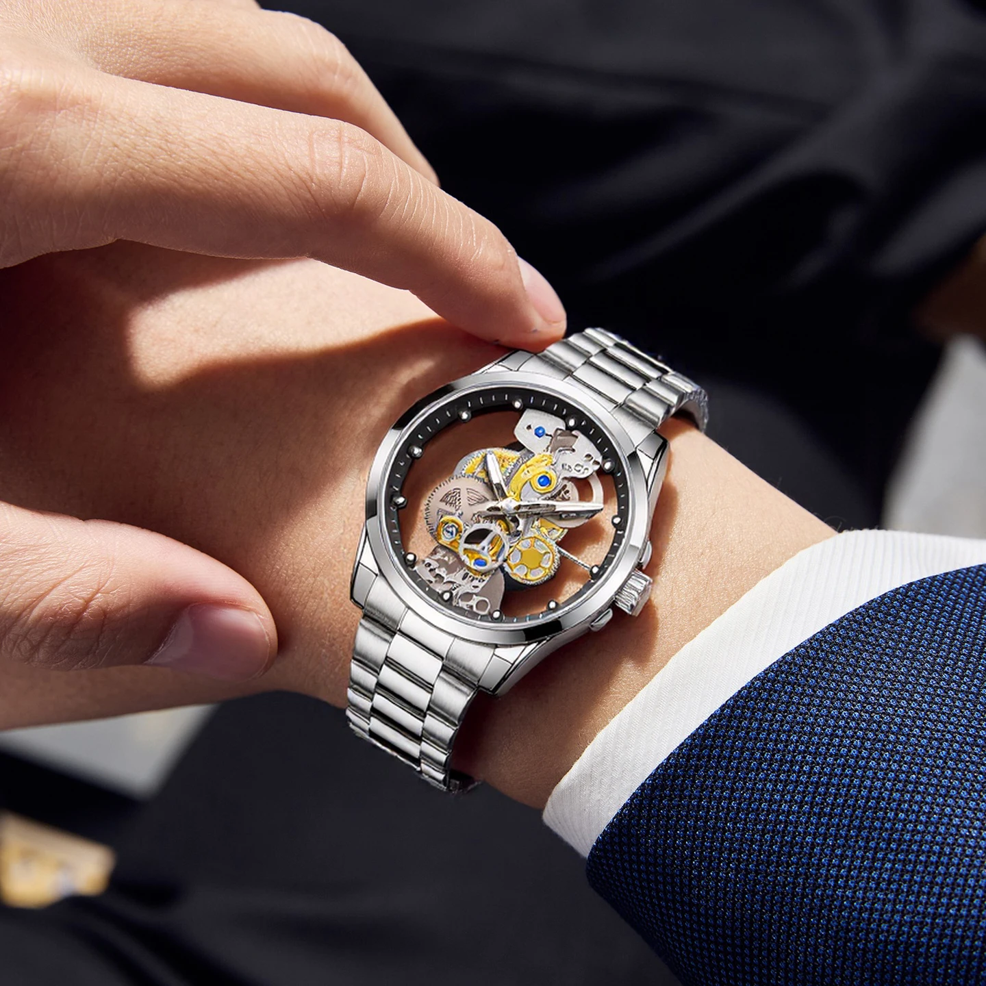 New hot-selling men's watch, luminous transparent quartz watch, fashionable business hollow luminous watch.