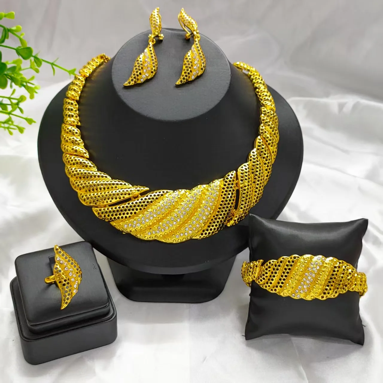 

Dubai Gold Plated Jewelry Sets For Women Surround Big Necklace Plate 24K Original For Wedding Banquet Parties Luxurious Jewelry