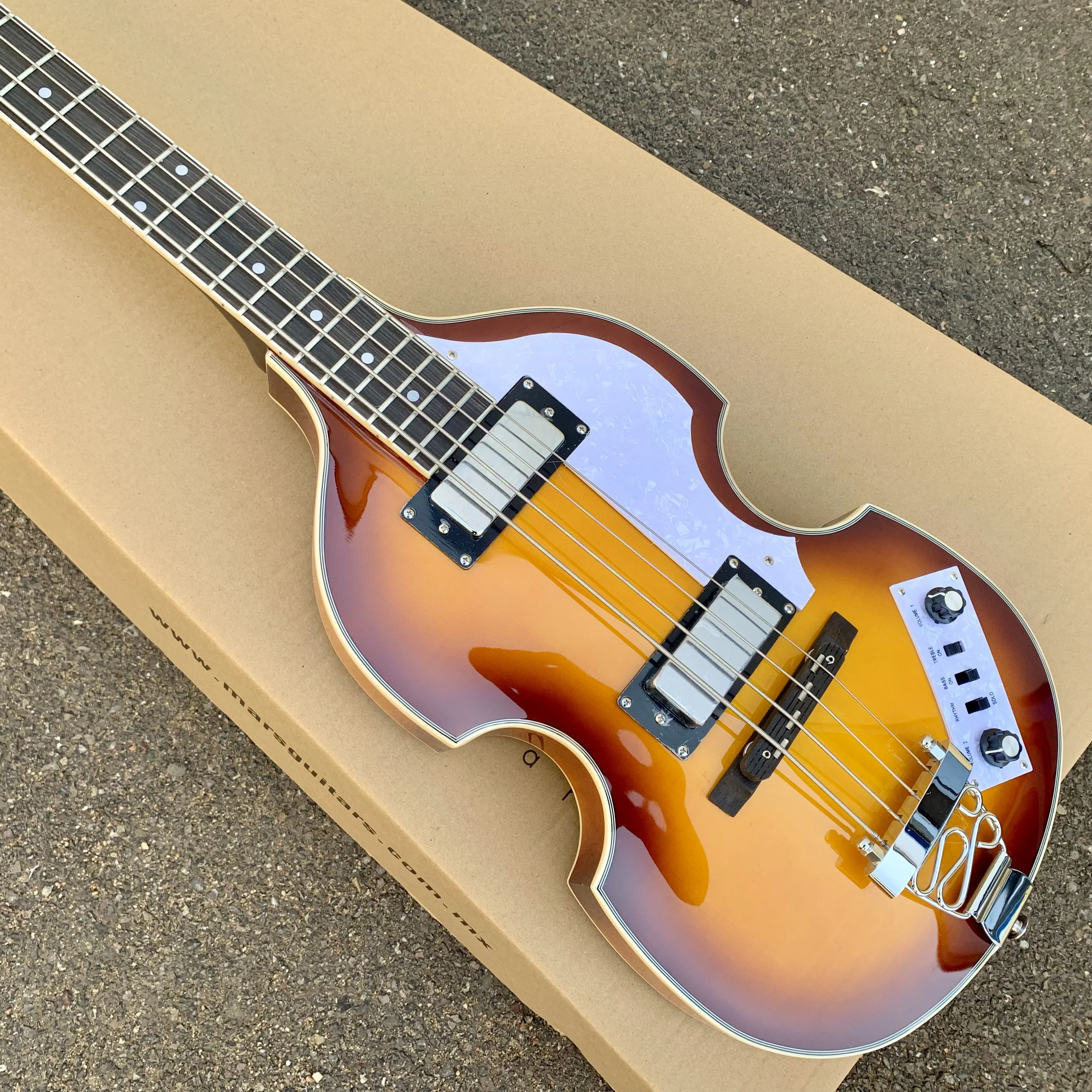 Precio bajo 4 cuerdas violín bajo eléctrico Guitarra liquidación de existencias bajo eléctrico de 4 cuerdas