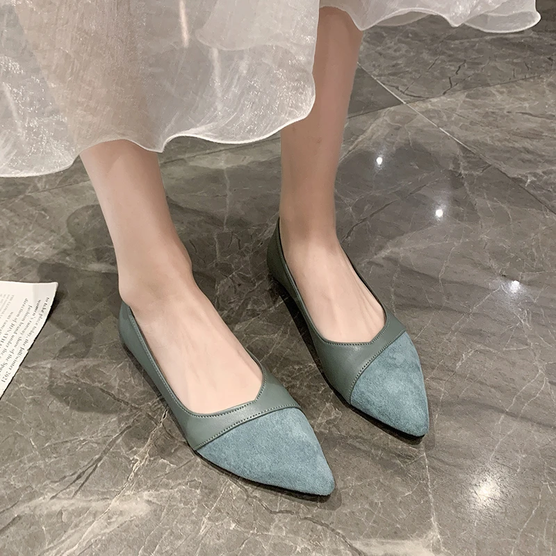 Damen-Slipper mit spitzer Zehenpartie und Flachsohle zum Hineinschlüpfen – Detail 2