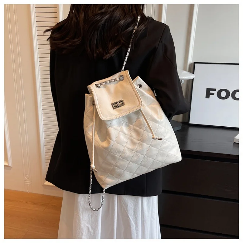 

Women's Simple Fashion Chain Backpack New Casual Style Women's Chain Shoulder Bag Elegant Personality Backpack