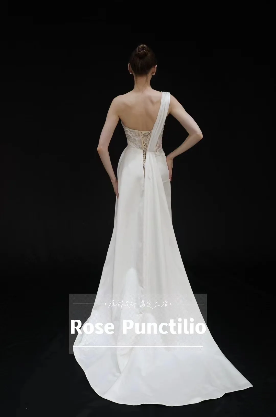 Latest Noble One shoulder Show Thin Satin Lace White Wedding Dress B002