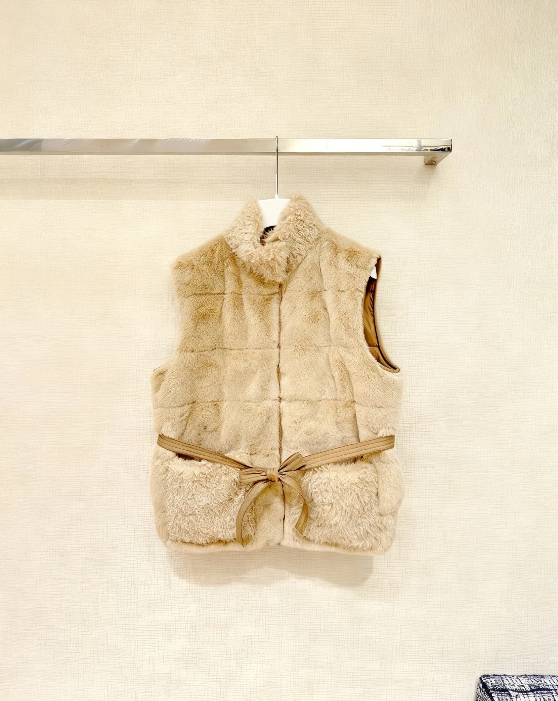 

2025 women top quality Early autumn new teddy fleece down jacket with a waistband and a coat style