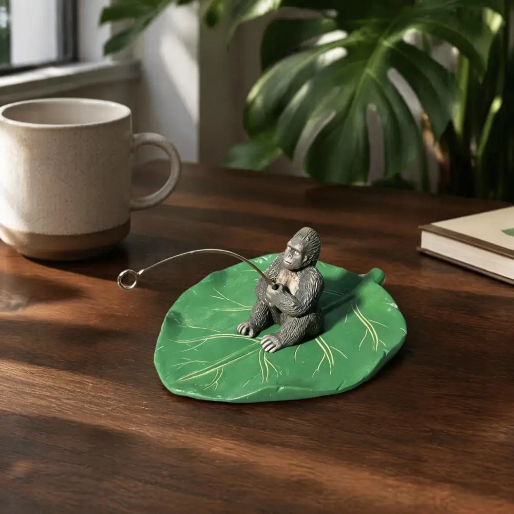 Realistic Wildlife Statue for Land Water Realistic Lotus Leaf Garden Decor Fishing Gorilla Figurine on Lotus Leaf for Fish