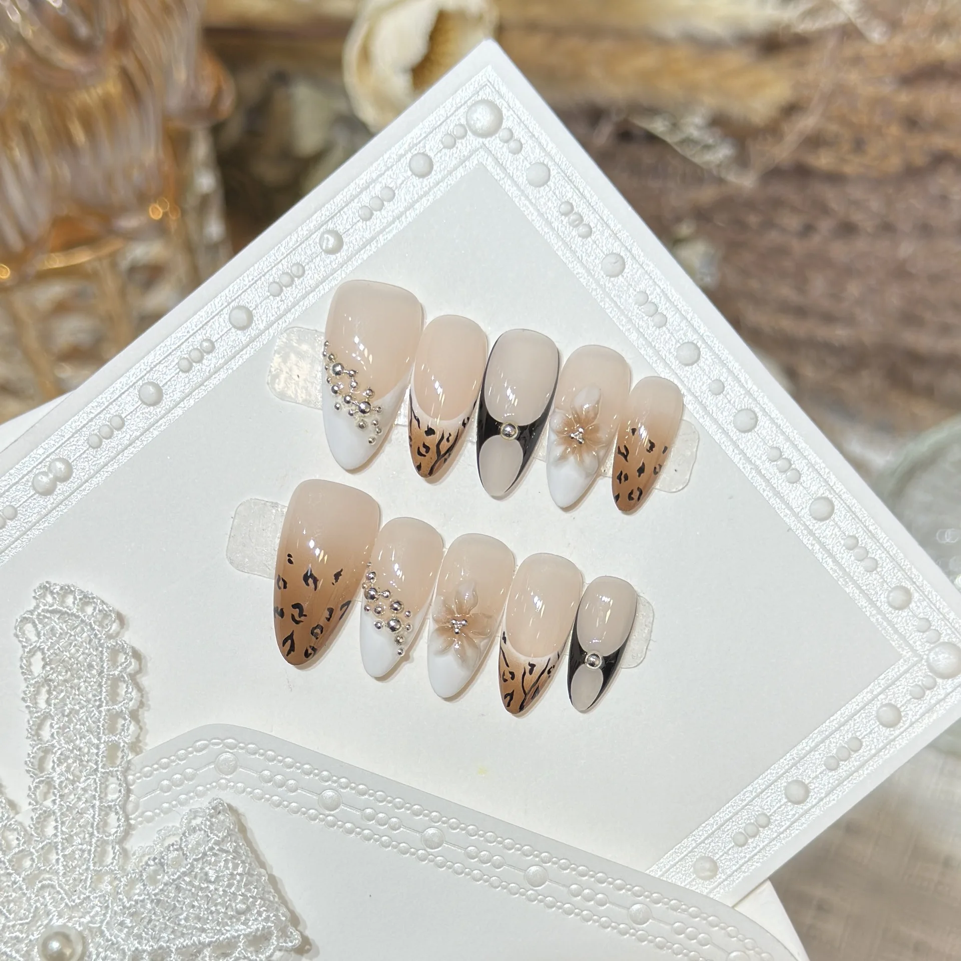 10pcs Handmade Glossy Almond False Nails Gradient Brown Leopard Print French Style Fake Nails 3D Carving Flower Press On Nails