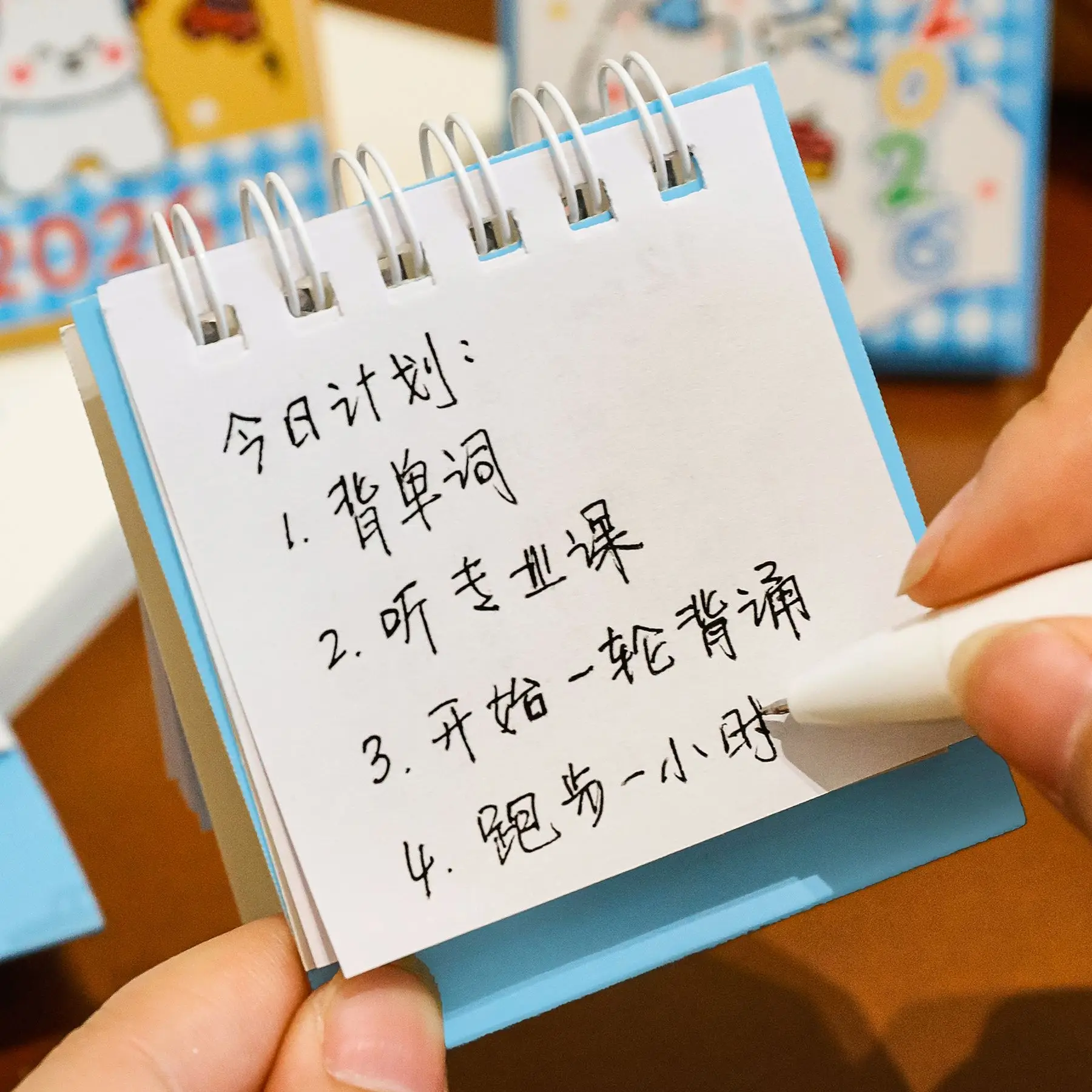 

Мини-календарь с мультяшной собакой 2026, маленький настольный календарь, настольный орнамент, катушка, календарь-планировщик, украшение для рабочего стола, офисные канцелярские принадлежности