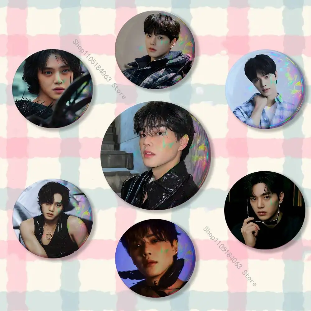 S-SONG KANG Laser reflective round badges pins bag clothing decorations collectibles gifts for friends
