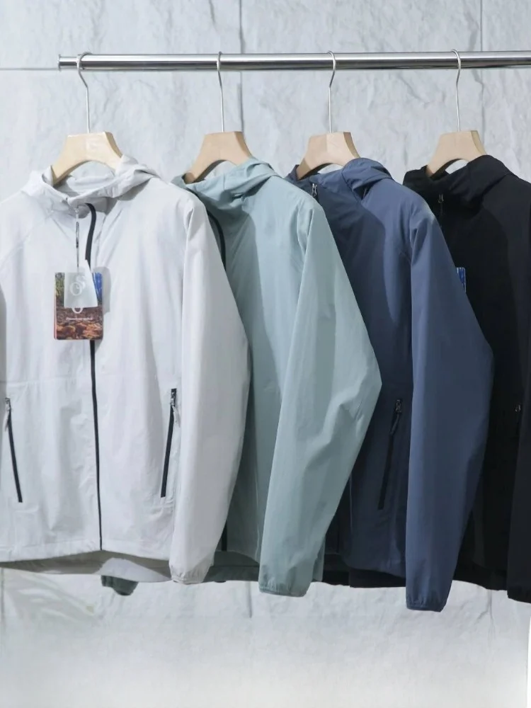 

Men's Outdoor Lightweight Breathable Full-Taped Jaet Hooded Versatile Coat Stand Fit Long Sve Waterproof Nylon