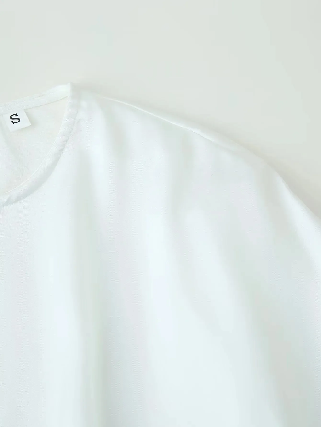 Elegante Damen-Bluse mit Spitzenbesatz und Kontrast-Schal-Design, Schicke Langarm-Bluse mit Taillenschnürung und Rundhalsausschnitt für Alltag und Dates – Detail 10