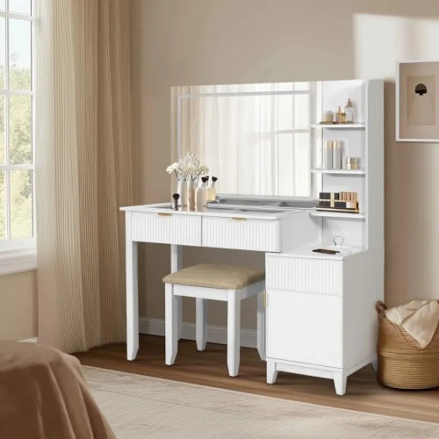 Vanity Desk With St…