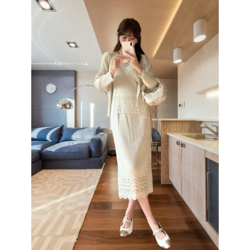 

Miyake Summer New 2025 Suit Women's Casual Pleated Solid Color Crew Neck Long Sleeve Top Pleats Skirt Pleated Two-piece Set