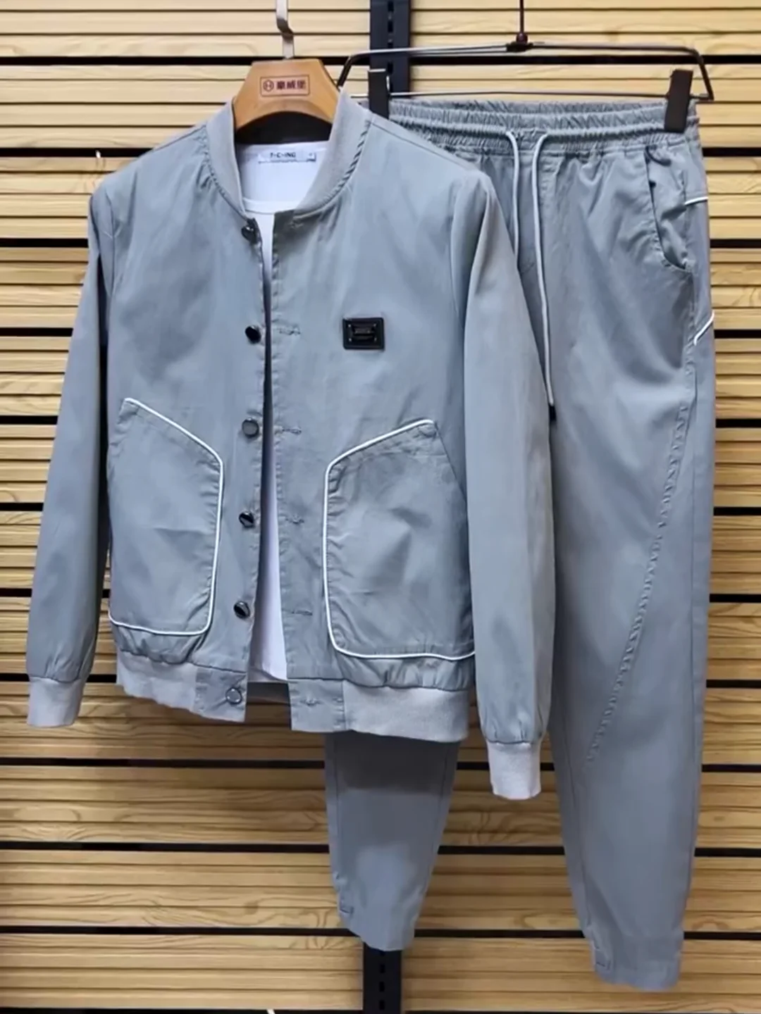 

Весенне-летний новый мужской джинсовый комплект с бейсбольным воротником, повседневный комплект из двух предметов Sli Haome, длинные молодежные длинные брюки све