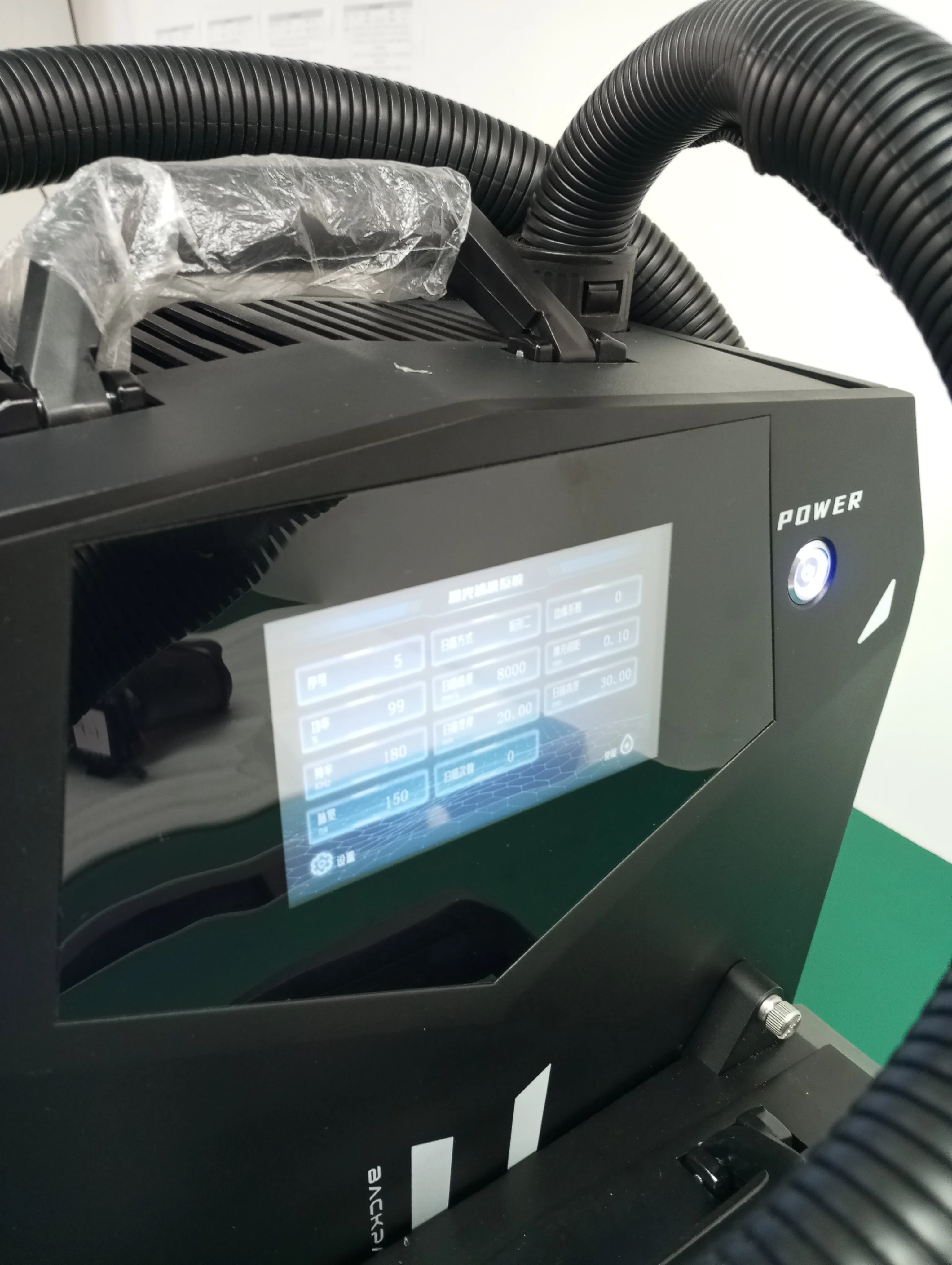 High Efficiency Portable Backpack Laser Cleaning Machine 100W 200W 300W for Oil Stain Cleaning Metal Rust Removing