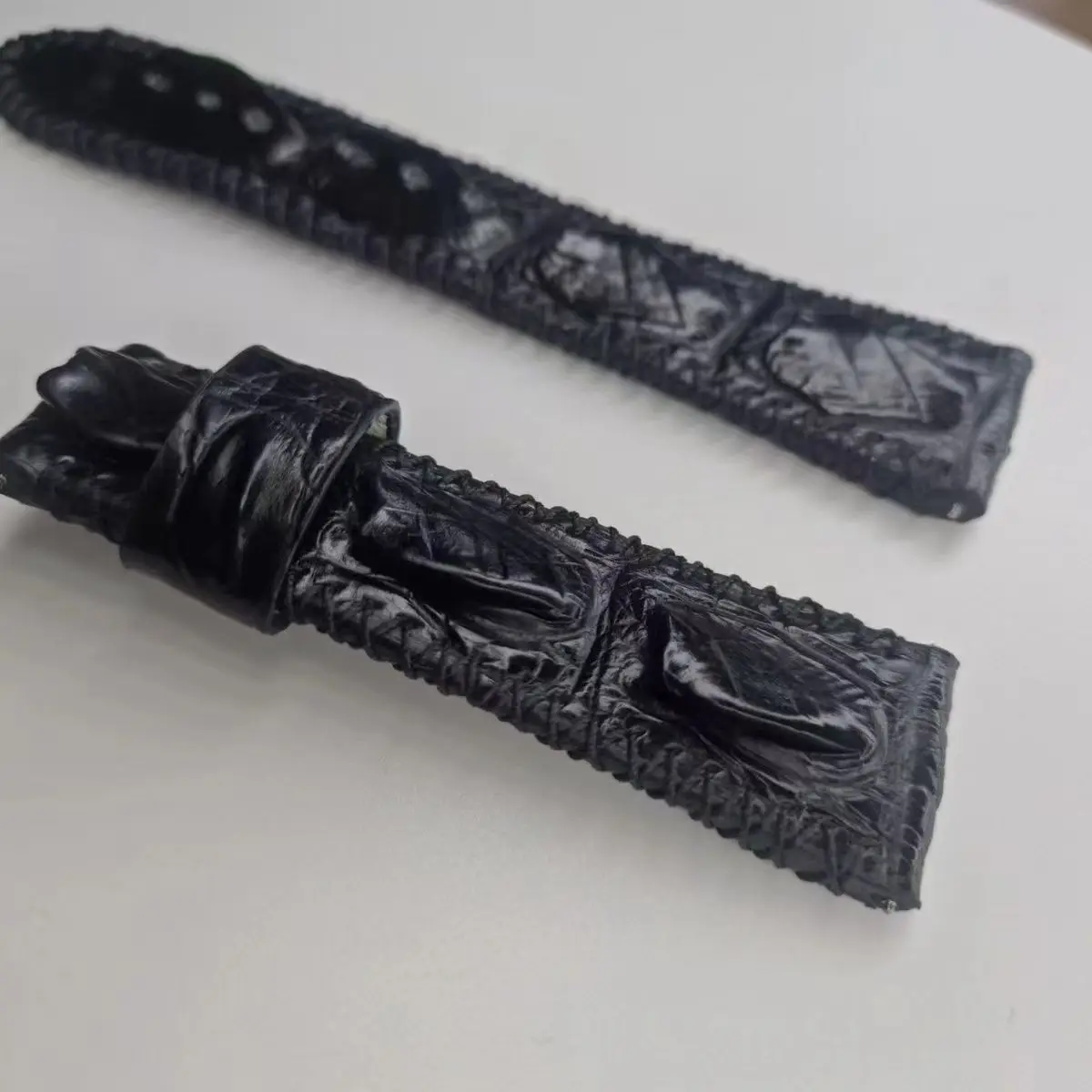 2026   Handmade genuine leather strap, crocodile leather tail flag, hand sewn strap, men's domineering new high-end watch strap