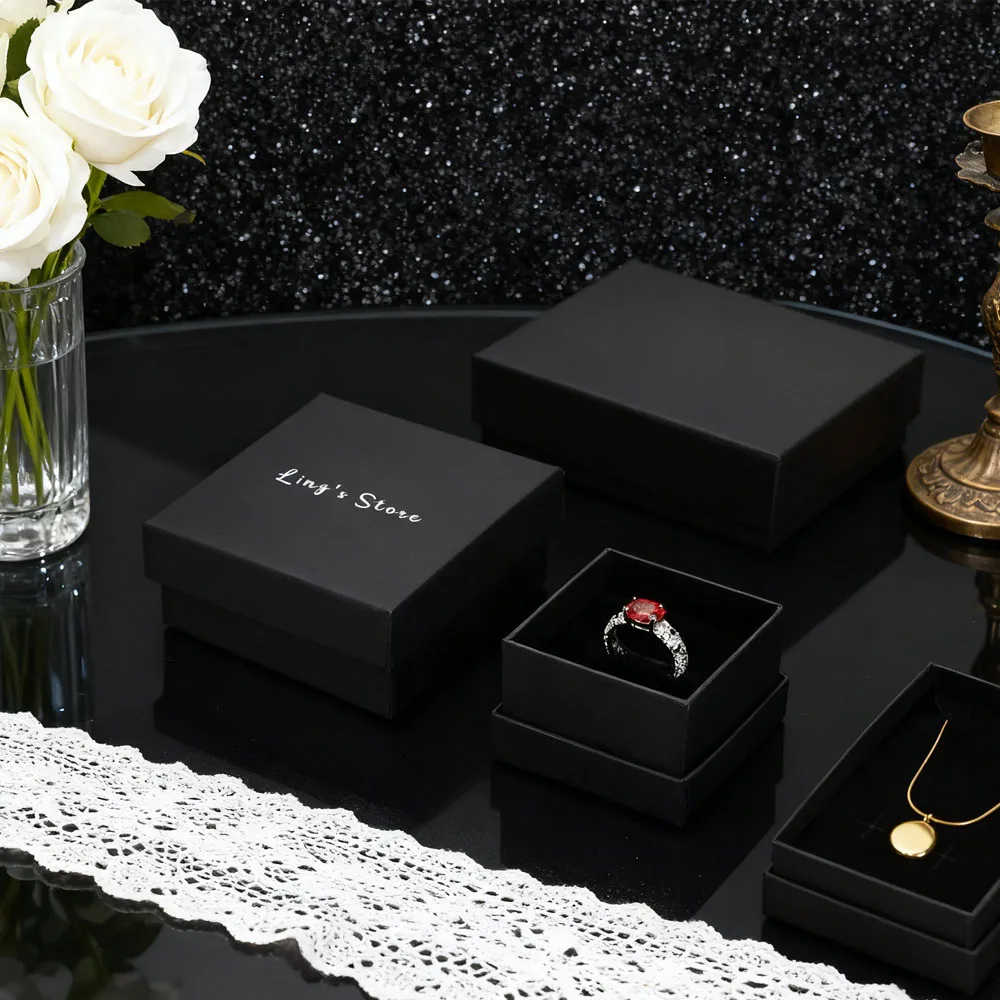 

24 шт., персонализированная печать логотипа, бумажная шкатулка для драгоценностей, упаковка для свадебного подарка для колец, серег, ожерелья, кулона, браслета, хранения