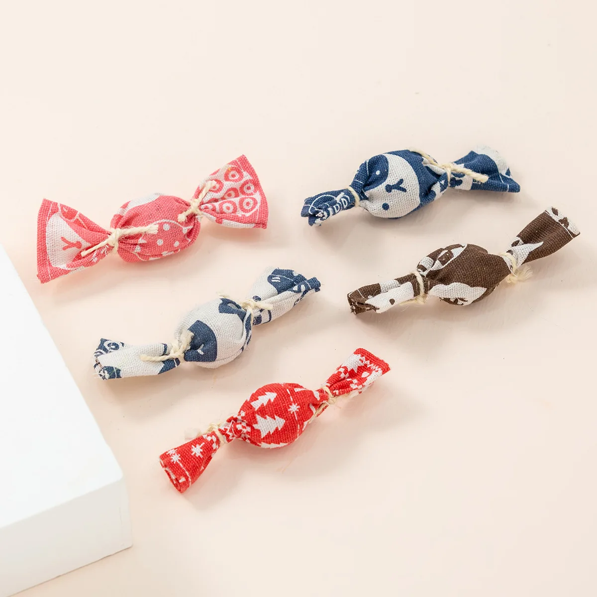 ألعاب حلوى النعناع البري الرائعة مع جرس - ألعاب تفاعلية ممتعة للمضغ والركل لتخفيف الملل