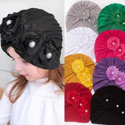 Nuovi berretti neonato con perle fiori in Chiffon misto cotone Kont turbante ragazze elastico Beanie Hat accessori per capelli per bambini