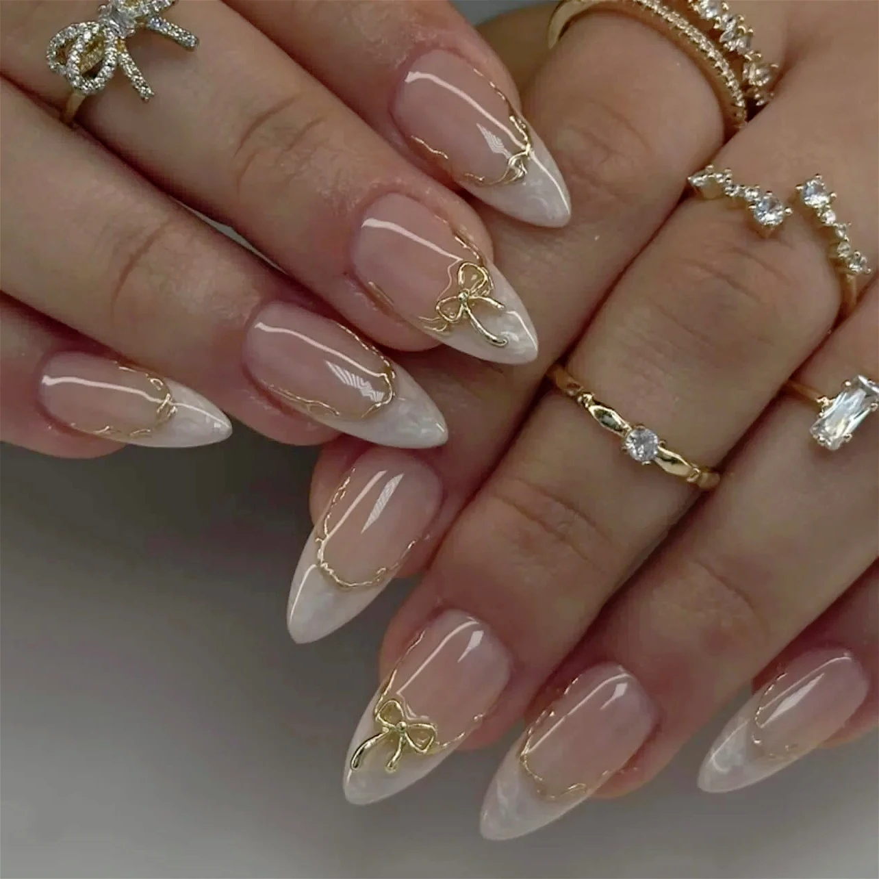 白い蝶ネクタイレースパール蝶結びリボンロングポインテッドフェイクネイルアートフレンチバレエ付け爪ラインストーンネイルチップネイルツール