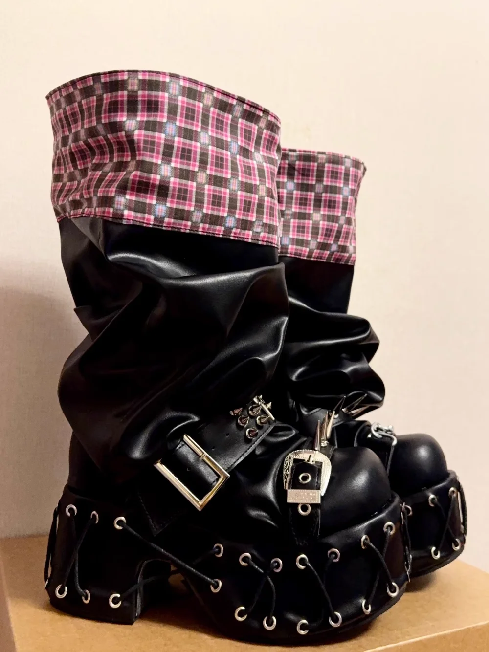 

Fashion Leather Muffin Bottom Platform Boots Black Patchwork Punk Rivet Women's Boots Chunky Heels Women Boots