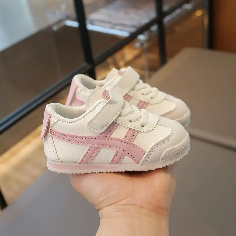 

2025Новая детская нескользящая повседневная обувь на мягкой подошве