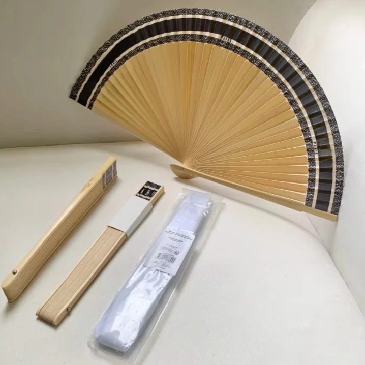 

Chinese Folding Fan Luxury VIP Limited Edition Bamboo Antique Paper Fan Accessories Creative Christmas Gifts Home Decoration