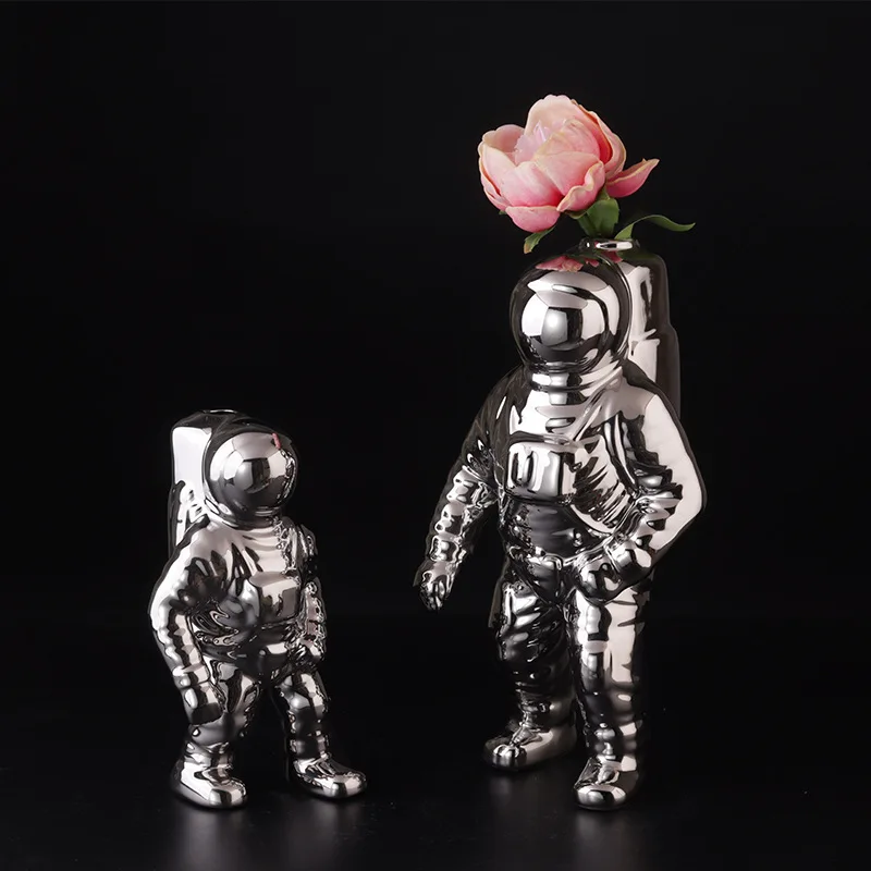 

Cartoon astronaut character ceramic Nordic light luxury high-end home model room, wine cabinet, TV cabinet, aesthetic decoration