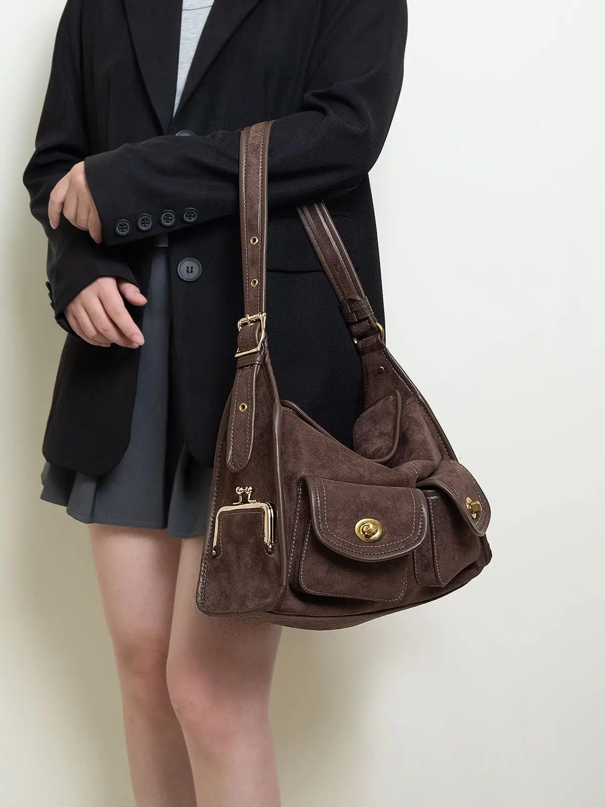 gold-plated-lock-buckle-multi-pocket-single-shoulder-pillow-bag-vintage-art-casual-wide-strap-commuting-large-bag