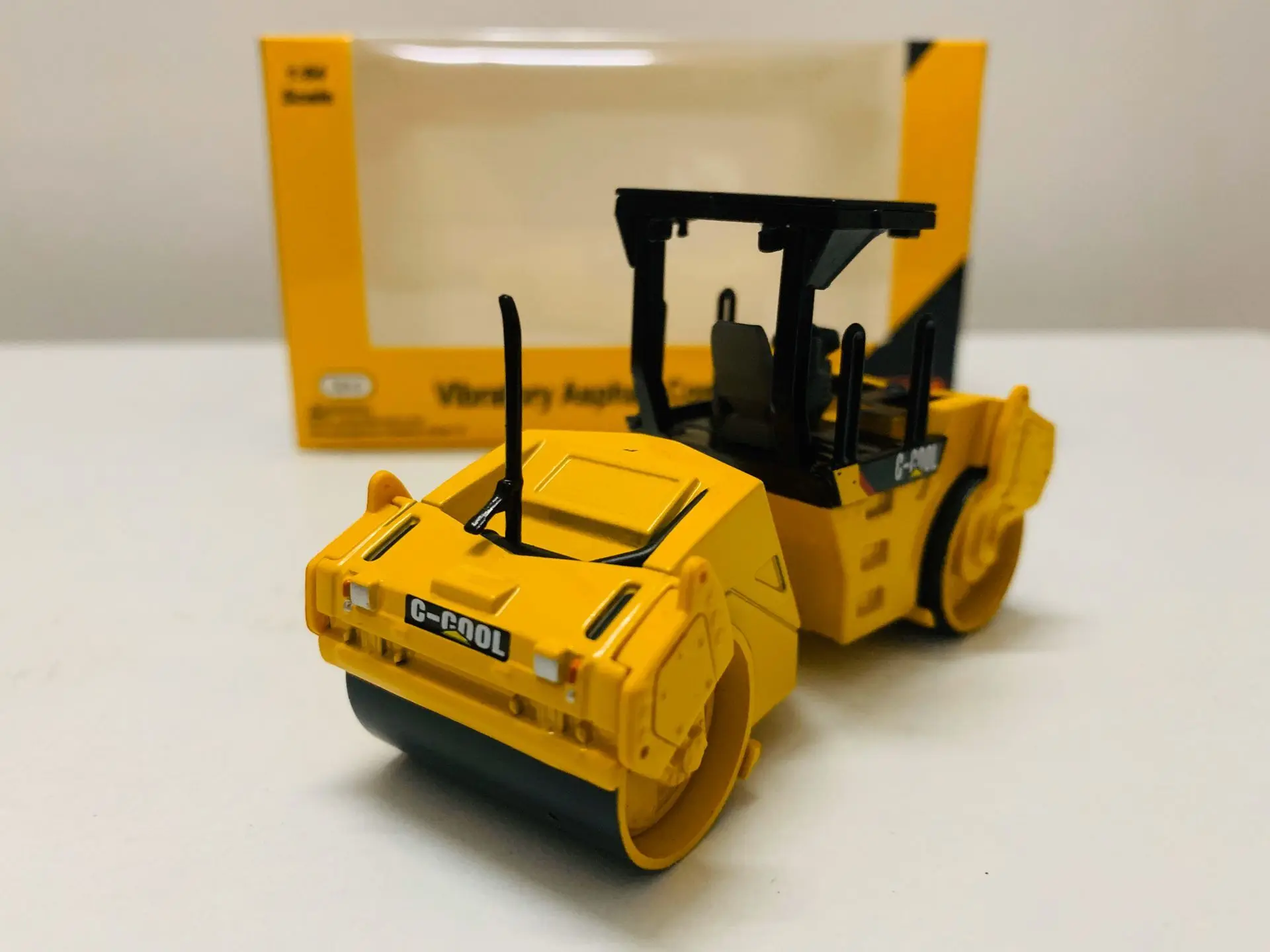 Vibratory Asphalt Compactor 1:64 Scale Toy Model Construction vehicles C-Cool Model