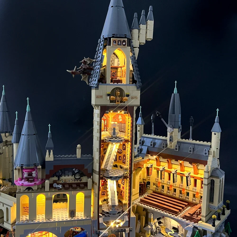 Luce a LED compatibile per Hogwarts Castle 71043 Building Blocks Lampada decorativa con telecomando (Non include i blocchi di costruzione)