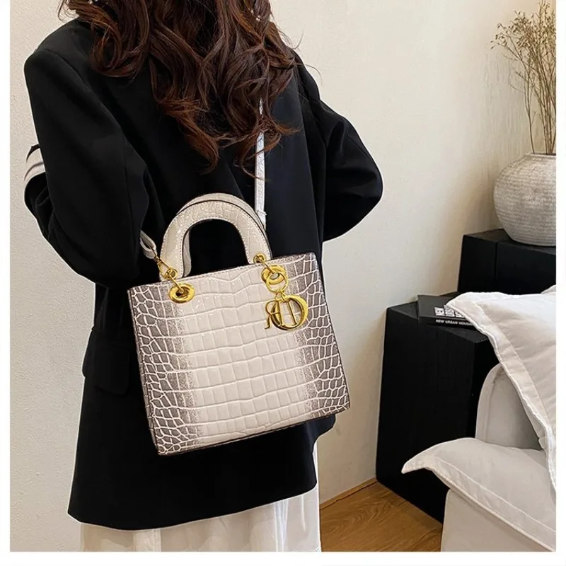 

Versatile Easy Clean Women Bag Machine Washable Underarm Shoulder Bag For Low Maintenance Daily Use