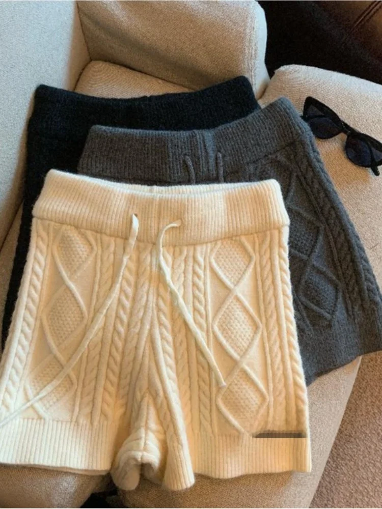 グレーニットハイウエストテクスチャー柄ショートパンツレディースファッショナブルな多用途Aラインタイトパンツ2025春韓国スタイル