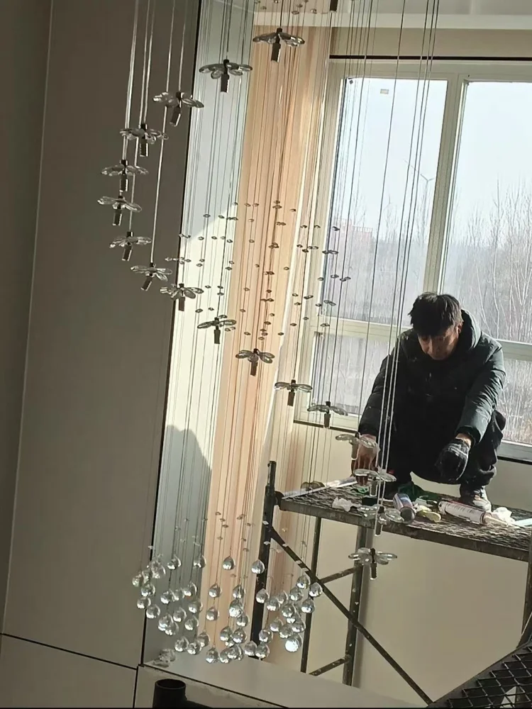 

Новые современные люстры для двухуровневых помещений: подвесные светильники для гостиной и лестницы, скандинавский лофт, спиральные длинные люстры, светильники-люстры.