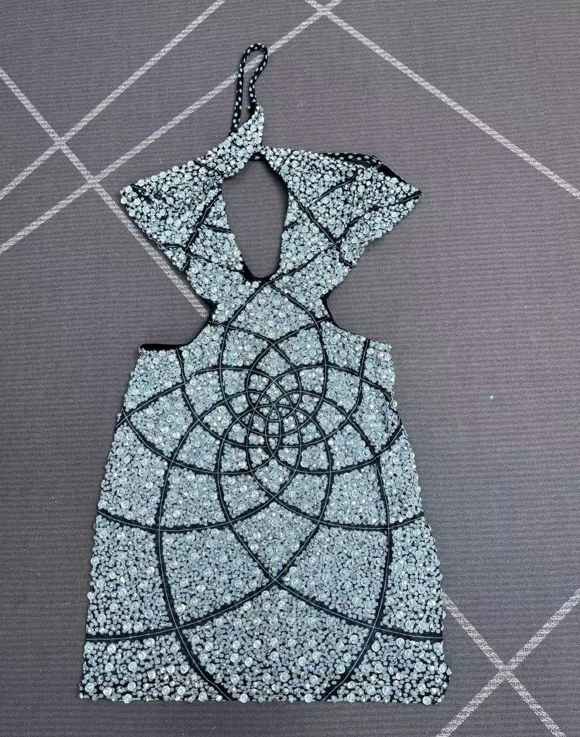 Luxury Sparkly Full Silver Crystals Mini Dress Hollow Out Low-cut Cocktail Dresses Club Bar Event  Party Sexy Dress Yuezhaohua