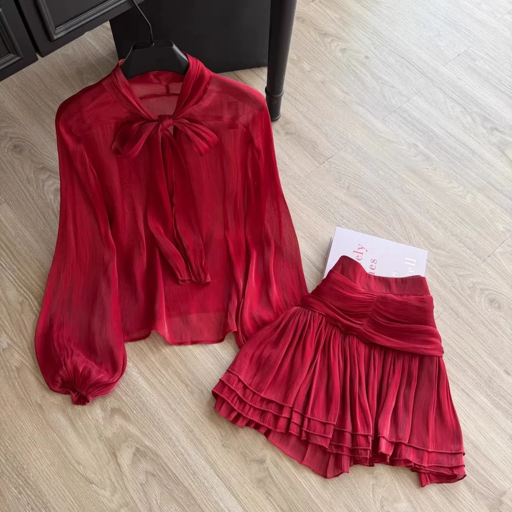 

Женский костюм Clothland: блузка с длинным рукавом и бантом, мини-юбка на молнии, красный/черный комплект из двух предметов TA756