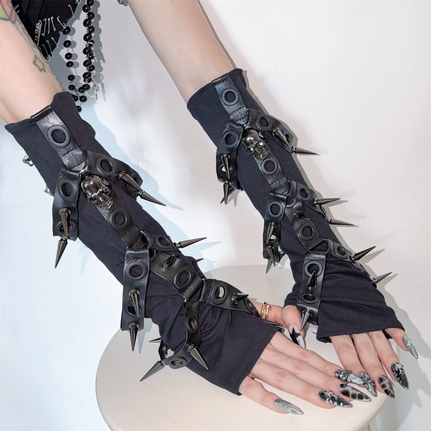 european-and-american-y2k-millennial-hottie-yabi-cultural-rivet-skull-punk-trendy-niche-design-rock-half-finger-hand-sleeves