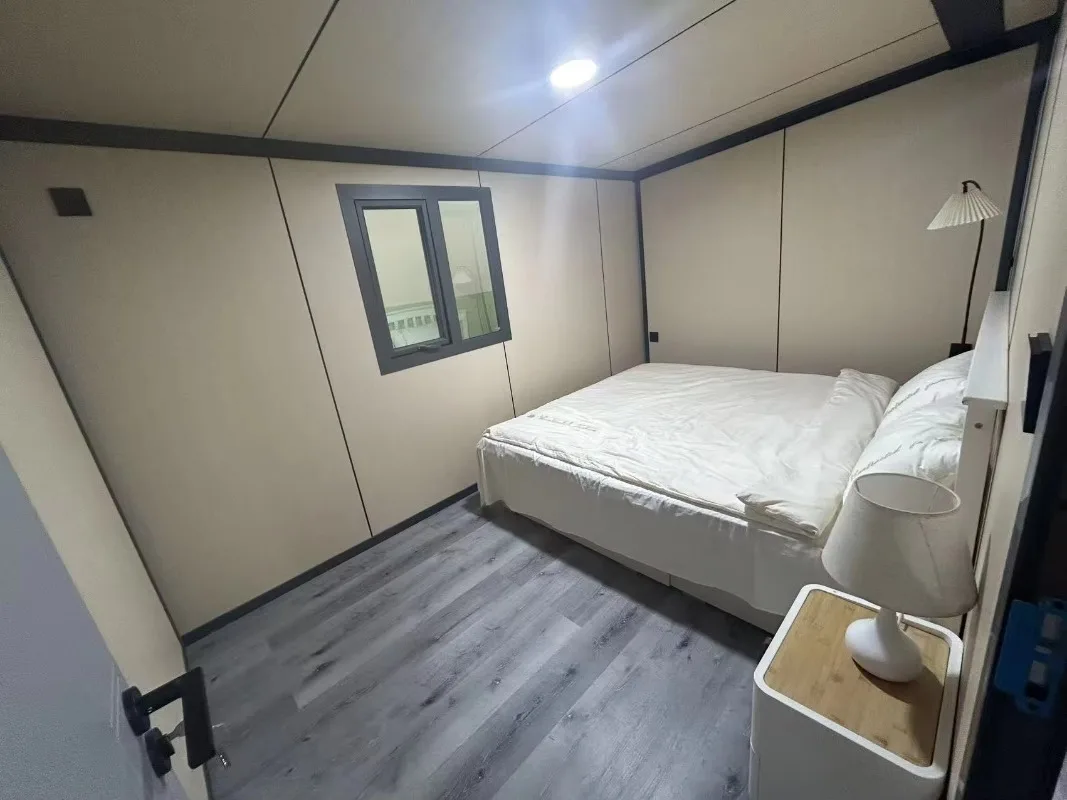 Fully Furnished Premade Waterproof 40ft Prefabricated Folding Expandable Eco-Friendly Container House Mobile Office Building