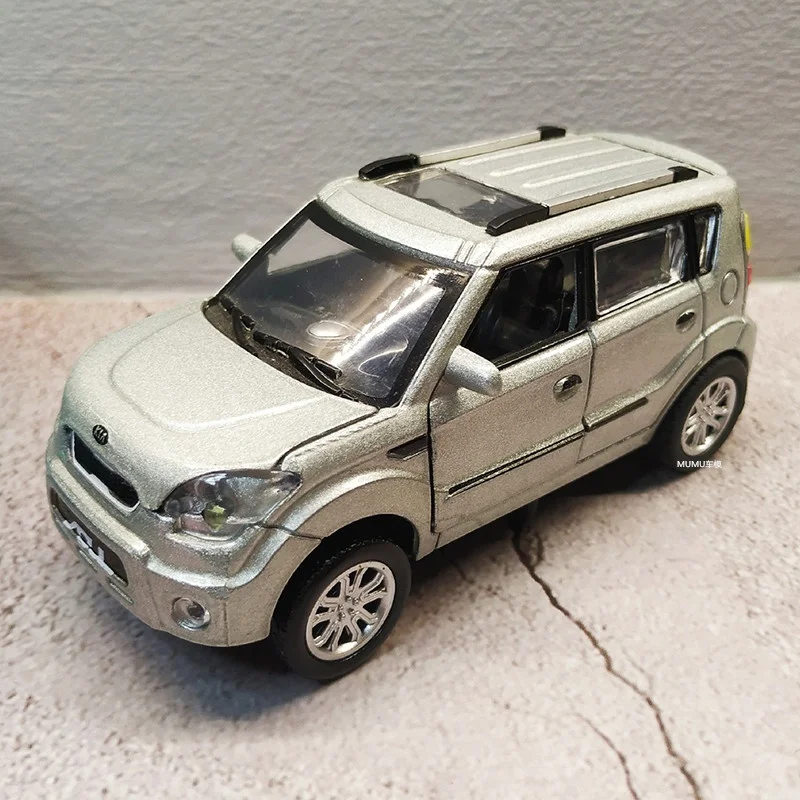 1:32 KIA SOUL Alloy Car Model Diecast Metal Toy Vehicles Car Model High Simulation Sound and Light Collection Toy Gift